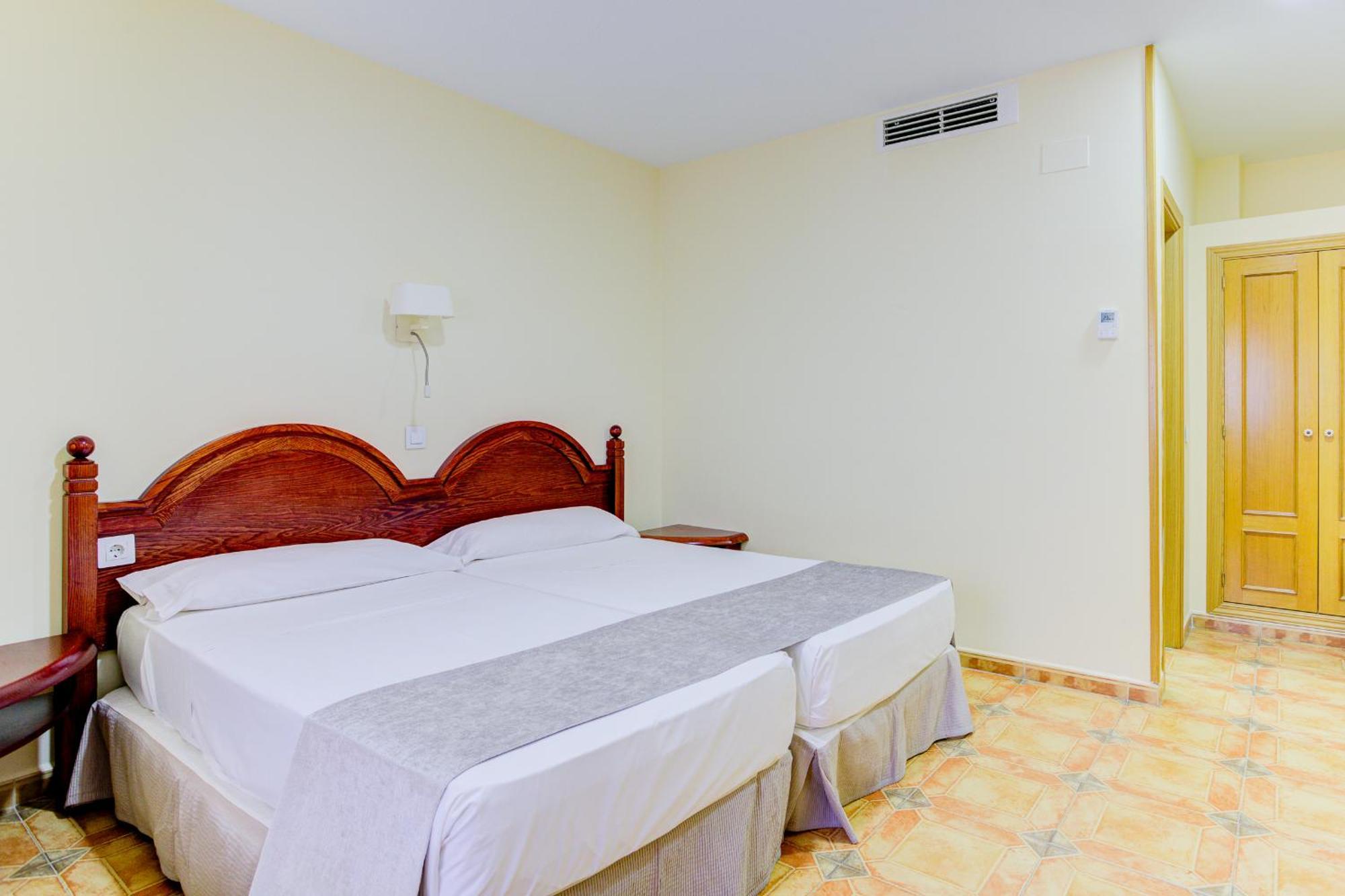 Hotel Pizarro Humanes de Madrid Ngoại thất bức ảnh